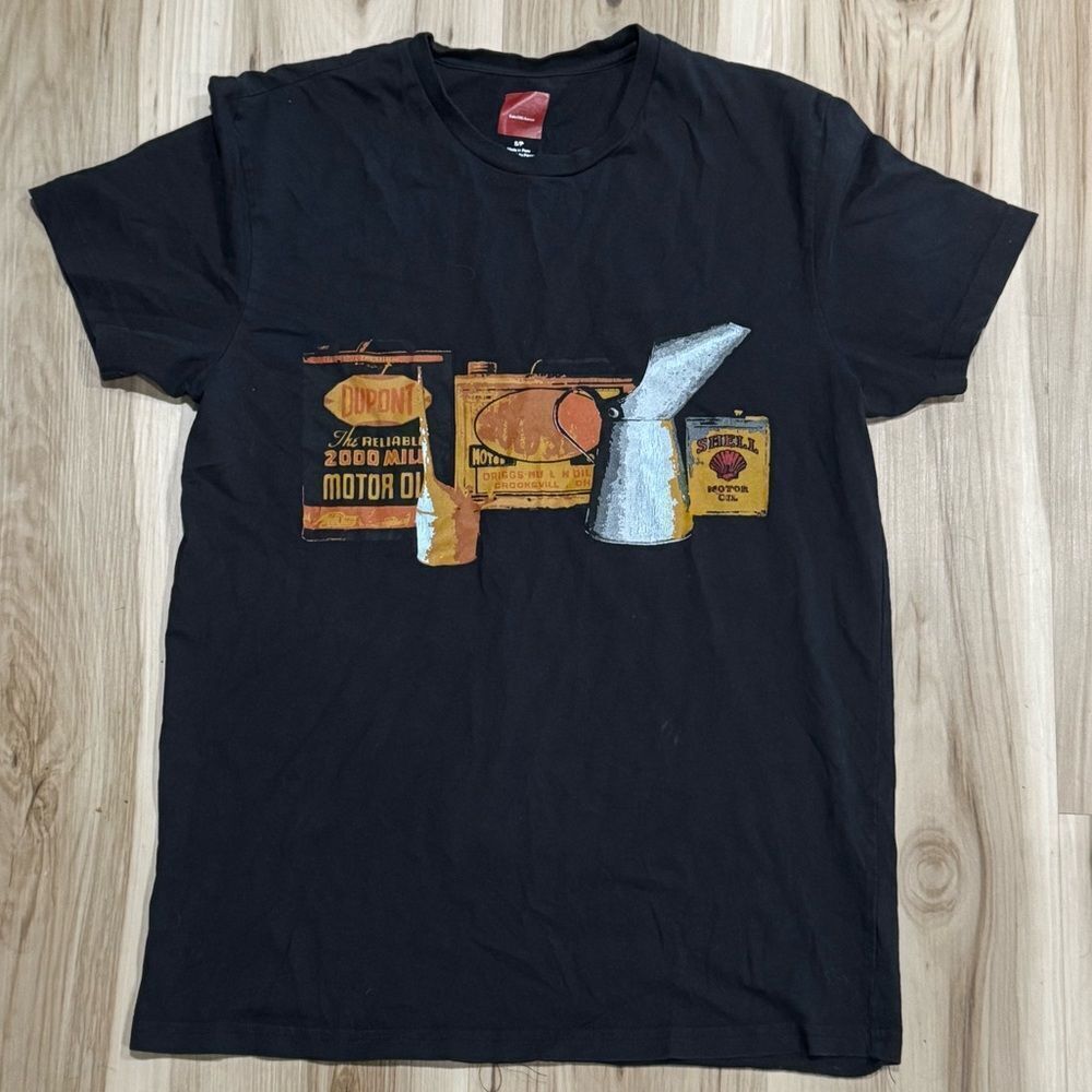 Red Saks Fifth Avenue Motor Oil Short Sleeve Shirt Men’s Small